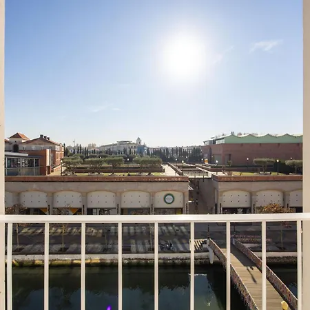 Inside Avenida أفيرو